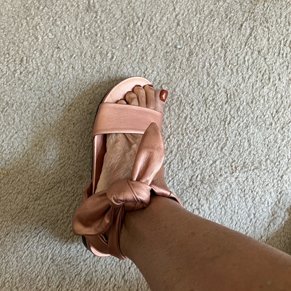 Ibu Sandles , NWOT Ali 4 Ibu - Picture 1 of 3